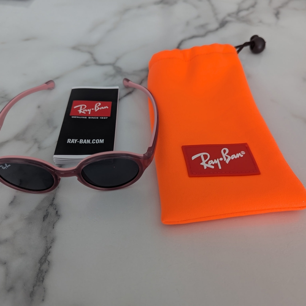 Ray-Ban Kids Sunglasses in Pink with Orange Case